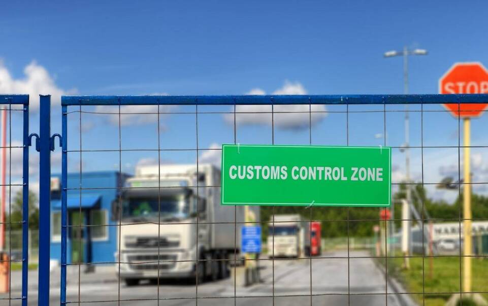 Agencja celna: Jakie dokumenty są potrzebne do odprawy towaru?