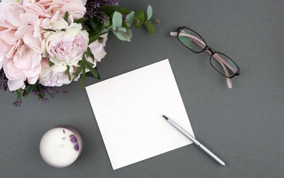 Wybór stylu fotografii do zaproszeń – co oferuje profesjonalna agencja?