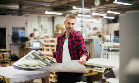 Jakie usługi dodatkowe oferowane są przy druku wielkoformatowym?