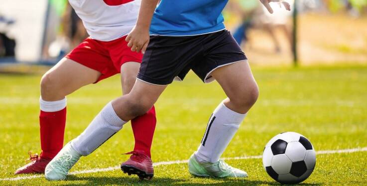 Treningi dostosowane do umiejętności dzieci w szkółce piłkarskiej