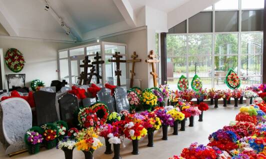 Poradnik wyboru wieńców i wiązanek na różne okazje