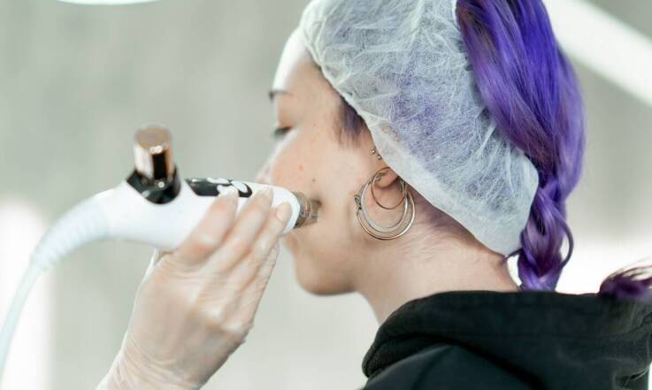 Jakie są korzyści z posiadania profesjonalnie przekłutych uszu?