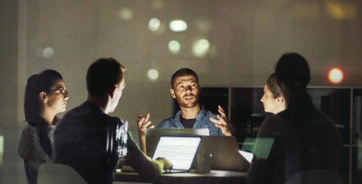 Jak organizować webinaria, które przyciągają uwagę nauczycieli?