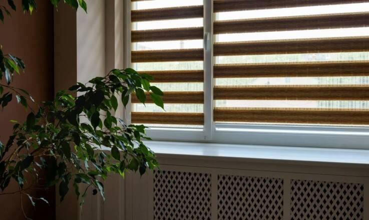 Jakie są zalety wyboru rolet dzień/noc na wymiar?