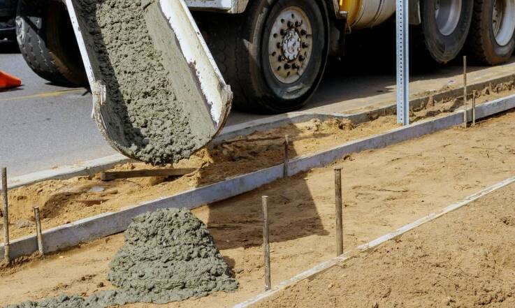 Wykorzystanie podsypki cementowo-piaskowej w budowie dróg i chodników