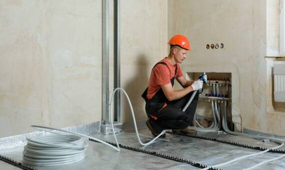 Jakie są korzyści z wyboru specjalistycznej firmy do udrażniania rur?