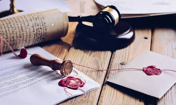 Jakie dokumenty są potrzebne do ustanowienia służebności w formie aktu notarialnego?