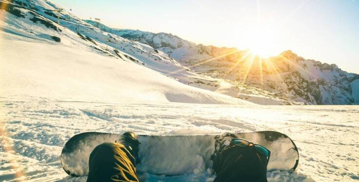 Nauka snowboardu dla początkujących w czarnym groniu: Pierwsze kroki na stoku