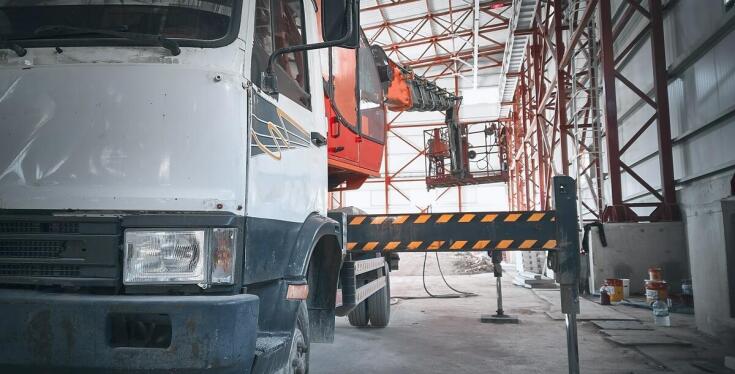 Wpływ demontażu urządzeń dźwignicowych na efektywność energetyczną zakładu