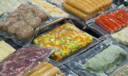 Pakowarki próżniowe: Jak wpływają na jakość przechowywania żywności?