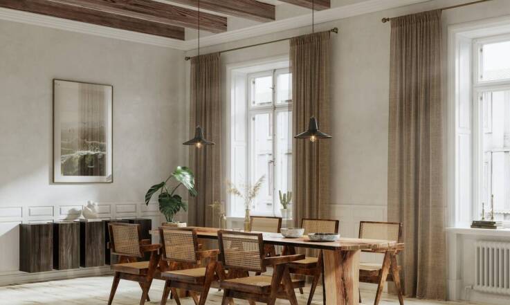 Jakie dodatki do stołu z litego drewna podkreślą jego urok?