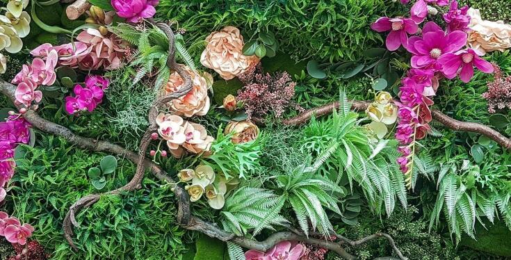 Artystyczne kompozycje kwiatowe: co je wyróżnia?