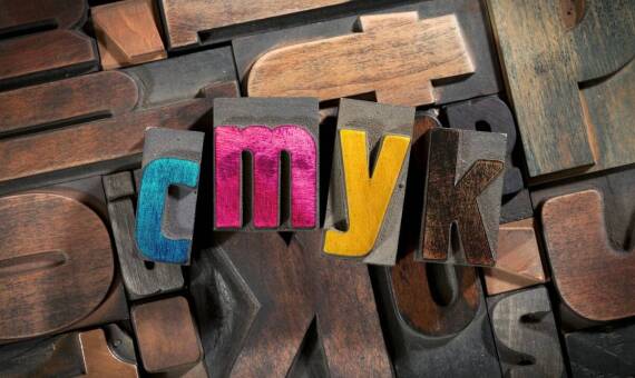 Korzyści z używania liter blokowych w kampaniach brandingowych