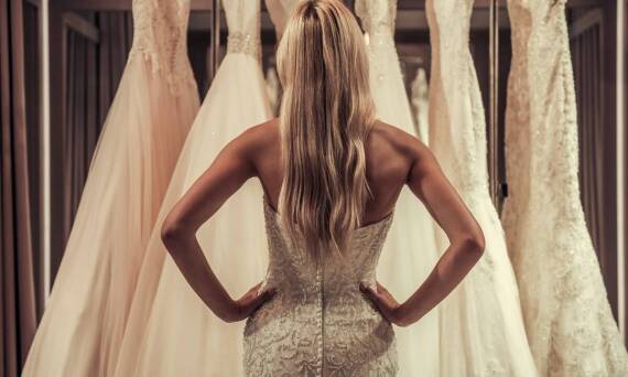 Jakie trendy dominują w projektach sukni z tkanin ślubnych?