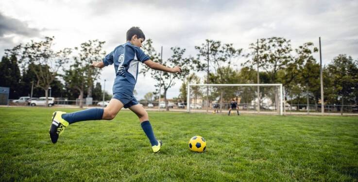 Jakie są zalety uczestnictwa w obozach z dostępem do nowoczesnych udogodnień?