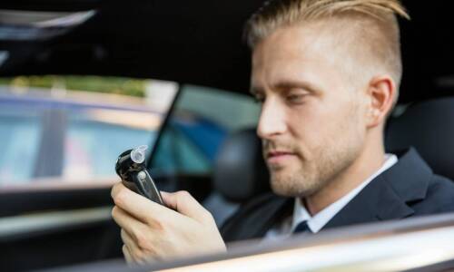 Alkomaty elektrochemiczne jako narzędzie wspierające odpowiedzialne prowadzenie pojazdów