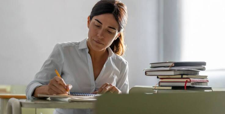 Jakie ćwiczenia sprawdzające wiedzę oferują kursy online dla ósmoklasistów?