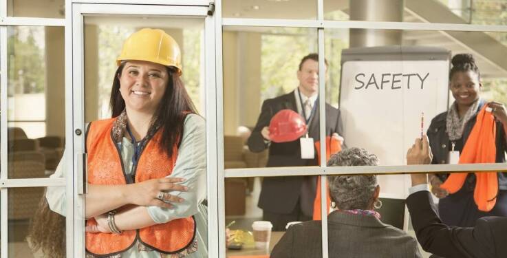 W jaki sposób szkolenia stanowiskowe BHP mogą być dostosowane do potrzeb firmy?