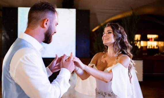 Dekoracje sali weselnej z Kwiaciarni Szczyrk: Nasze inspiracje i realizacje