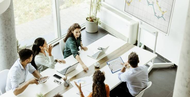 Rola projektów grupowych w rozwijaniu umiejętności współpracy w szkole międzynarodowej