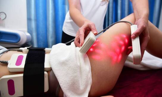 Światłolecznictwo a leczenie urazów sportowych – skuteczność i zastosowanie