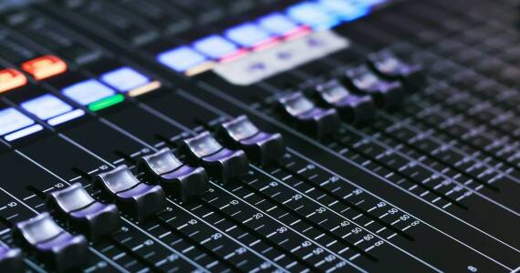 Wybór monitorów scenicznych dla różnych gatunków muzycznych