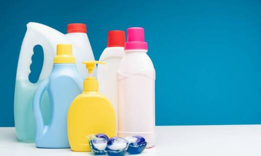 Jak płyn do prania kolorowych ubrań chroni intensywność barw?