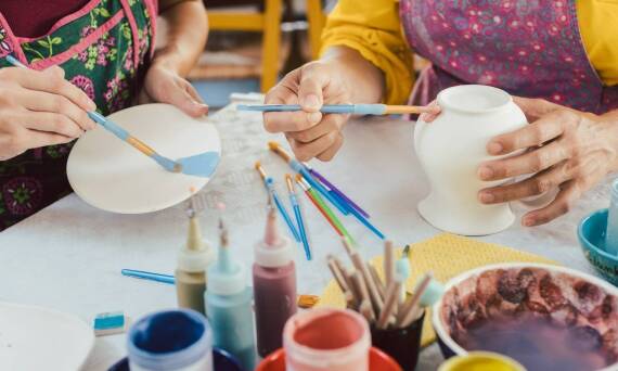 Jak wyroby z gliny wpływają na atmosferę wnętrza?