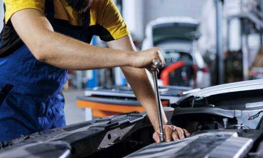 Jak serwis blacharski pomaga w utrzymaniu wartości auta?
