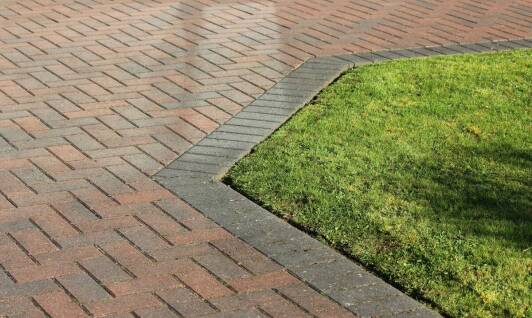 Znaczenie drenażu w utrzymaniu nawierzchni brukowych w dobrym stanie