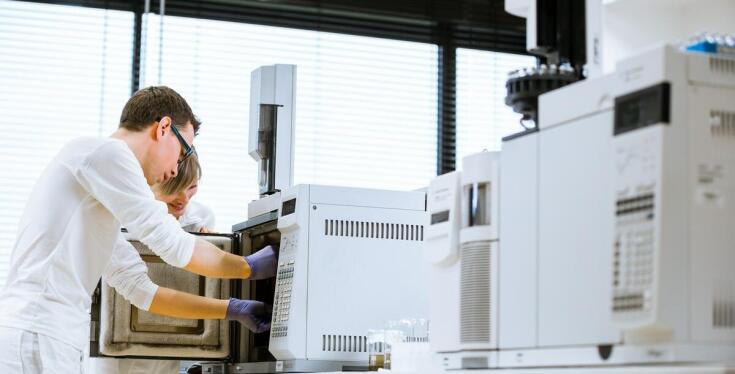 Nadzorowanie wyposażenia pomiarowego w laboratoriach zgodnie z PN EN ISO IEC