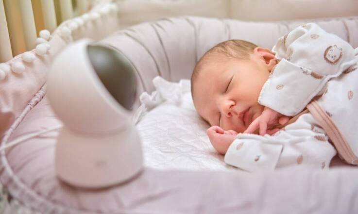 W jakich sytuacjach łóżeczko turystyczne sprawdza się najlepiej?