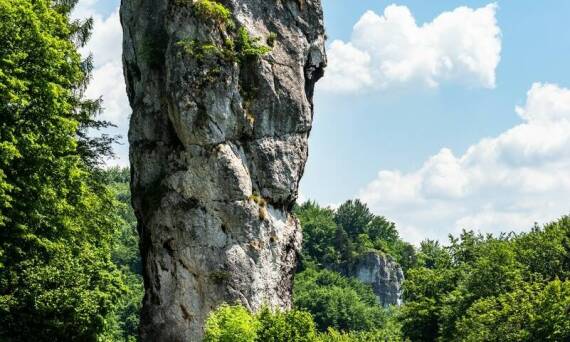 Historia i architektura Skalnego Miasta w Czechach – przewodnik dla turystów