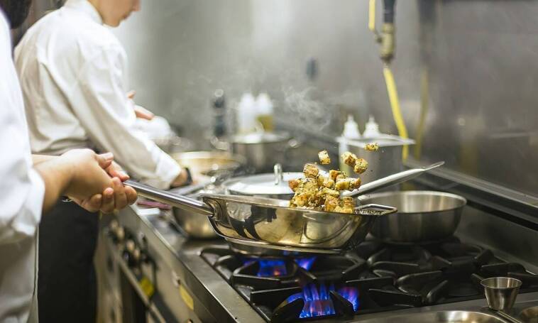 Jakie korzyści przynosi karta oceny ryzyka zawodowego w branży gastronomicznej?