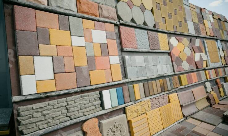 Jakie korzyści przynosi współpraca z profesjonalnym zespołem montażowym?