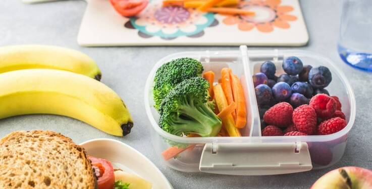 Menu na imprezy rodzinne – jakie potrawy proponujemy dla najmłodszych gości?