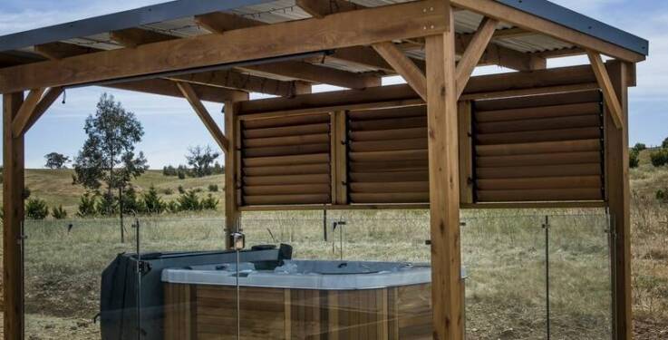 Zadaszenia wysokie, średnie i niskie - jak wpływają na użytkowanie basenu?