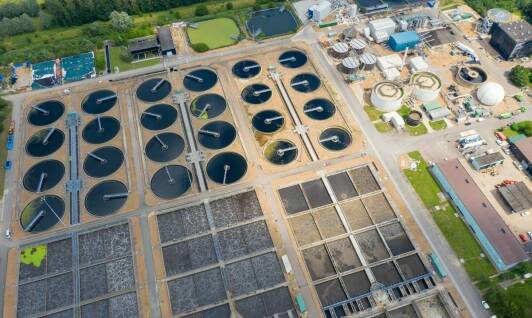 Czy przydomowa oczyszczalnia ścieków jest opłacalna dla małych gospodarstw?