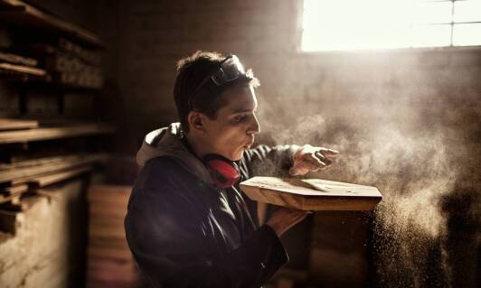 Najczęstsze wyzwania w renowacji mebli antycznych i jak je pokonujemy