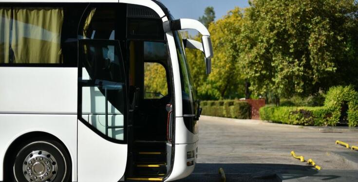 Jak wynajem busów i autokarów wpływa na organizację wydarzeń kulturalnych?