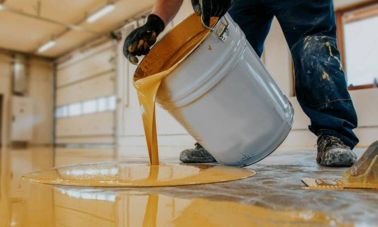 Proces przygotowania podłoża przed instalacją posadzki żywicznej