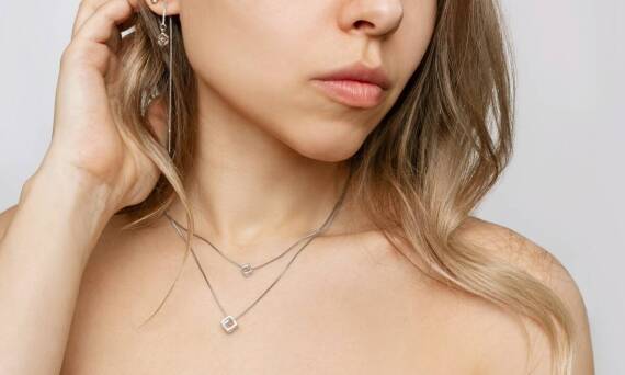 Jak kolczyki skrzydła mogą wpłynąć na Twoją pewność siebie?