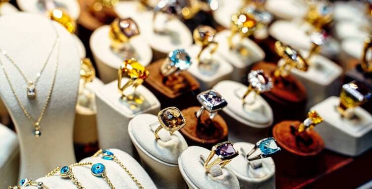 Jak dobrać odpowiednią bransoletkę do wieczorowej stylizacji?