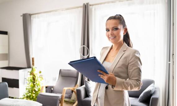 Jak pośrednik nieruchomości wspiera negocjacje cenowe przy zakupie nieruchomości?