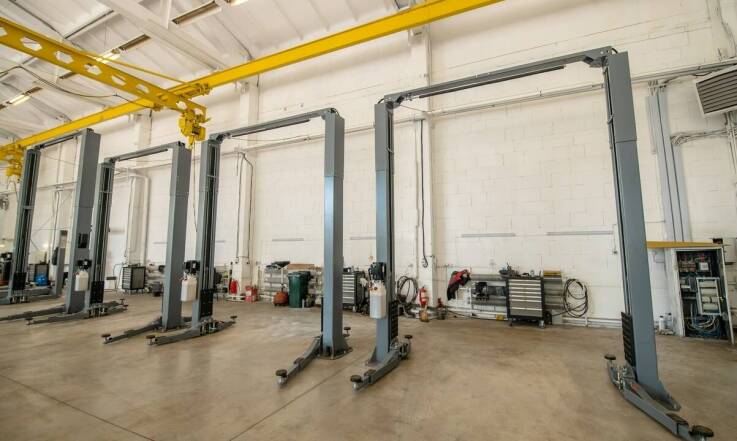 Wpływ nowoczesnych technologii na jakość usług blacharsko-lakierniczych