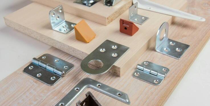 Porównanie efektywności różnych typów profesjonalnych łączników do drewna