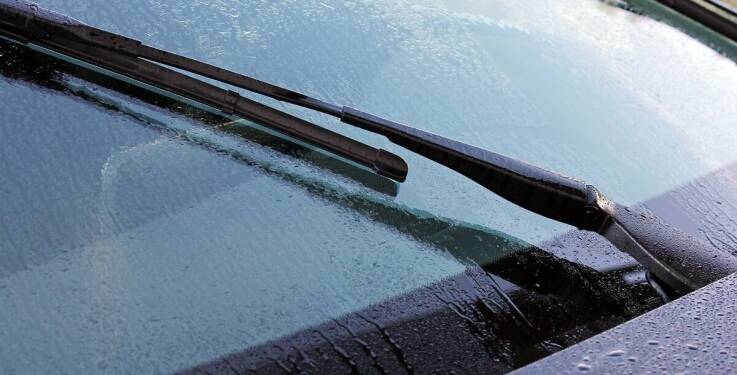 Jakie są najczęstsze przyczyny różnic w cenach piór wycieraczek na rynku?