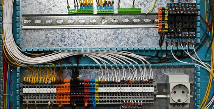Najnowsze standardy w projektowaniu instalacji elektrycznych