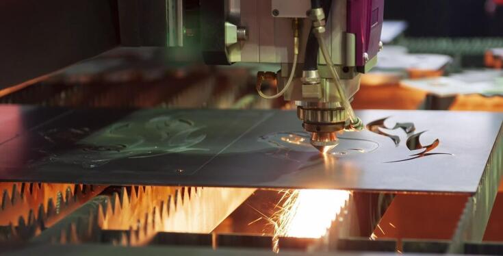 Wydajność i bezpieczeństwo pracy z nowoczesnymi wypalarkami plazmowymi CNC