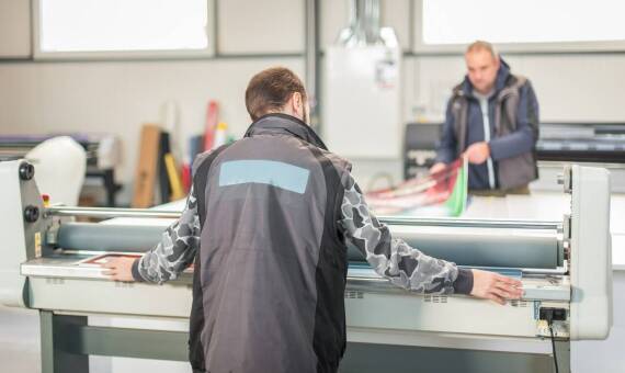 Wpływ technologii laminowania na jakość zbiorników z laminatu poliestrowo szklanego